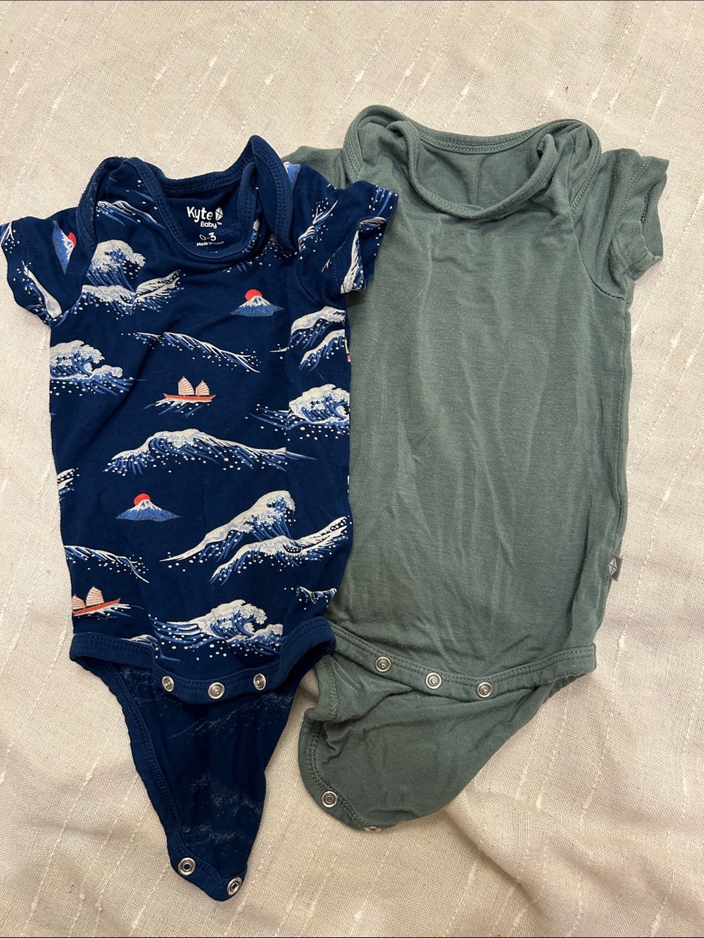 Kyte baby Navy Wave Print & Olive One-Piece Bodysuit bundle